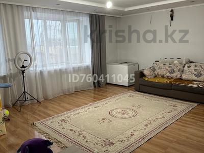 3-бөлмелі пәтер · 78 м² · 8/9 қабат, Шакарима 15 — Школа 4, бағасы: 41 млн ₸ в Семее