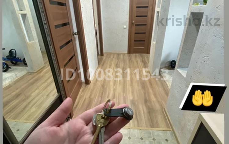 3-комнатная квартира · 64 м² · 5/5 этаж, Аманжолова за 18.5 млн 〒 в Уральске — фото 2