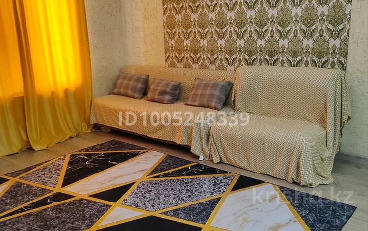 1-комнатная квартира · 42 м² · 2/2 этаж, Жансугурова 86 — Акын Сара за 10 000 〒 в Талдыкоргане — фото 2