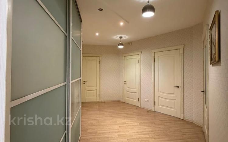 3-бөлмелі пәтер · 120 м² · 3/7 қабат, мкр. Алтын орда, алии молдагулова, бағасы: 40 млн ₸ в Актобе — фото 2