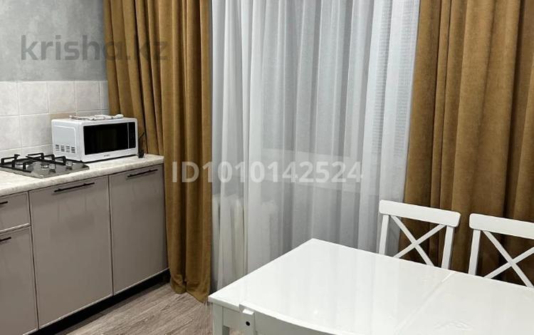 1-комнатная квартира · 45 м² · 3/5 этаж, мкр Кунаева за 21 млн ₸ в Уральске — фото 2