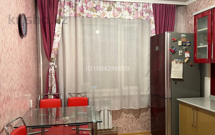 2-бөлмелі пәтер · 54 м² · 5/9 қабат, Каржаубайұлы 259, бағасы: 180 000 ₸ в Семее — фото 2