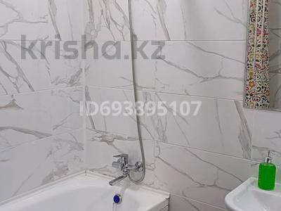 2-комнатная квартира · 40 м² · 1/5 этаж, Мухита 80 — Ихсаново за 16 000 ₸ в Уральске, мкр Школьник