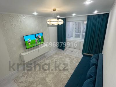 3-комнатная квартира · 64 м² · 5/5 этаж, 10 мкр 11 — 10 мкр за 27.2 млн 〒 в Аксае