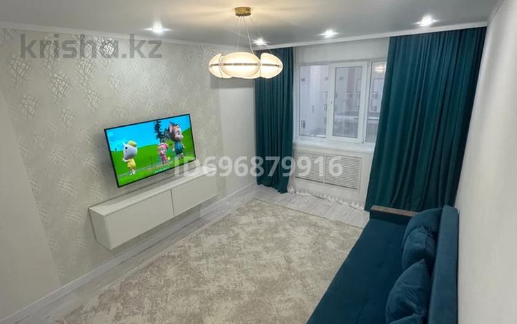 3-комнатная квартира · 64 м² · 5/5 этаж, 10 мкр 11 — 6 школа за 22.2 млн ₸ в Аксае — фото 2