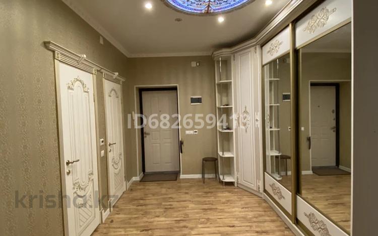 3-бөлмелі пәтер · 120 м² · 4/6 қабат, 35-мкр, 35-ш/а. — Актау каласынан 35- микрорайон,31-домнан 3-белмелі уй сатылады!!! Уй кіріп отыруга дайын барлык заттарымен калады.Уйдін, жанында мед.колледж, 19-мектеп, 29- мектеп, раддом,Дарын мектебі, балабакша, Сана, Жайсан бала мектептері бар біздін шагын ауданда. Багасы:37 миллион Келісім бар!!!! Барлык сурактар бойынша байланыс номер:87023978043,87027842865, бағасы: 33 млн ₸ — фото 2