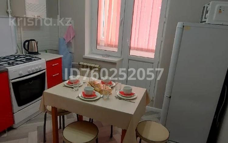 1-комнатная квартира · 38 м² · 2/5 этаж, мкр 11, Шайкенова 12 — Нахдиться возле школы №35 за 11 000 〒 в Актобе — фото 2