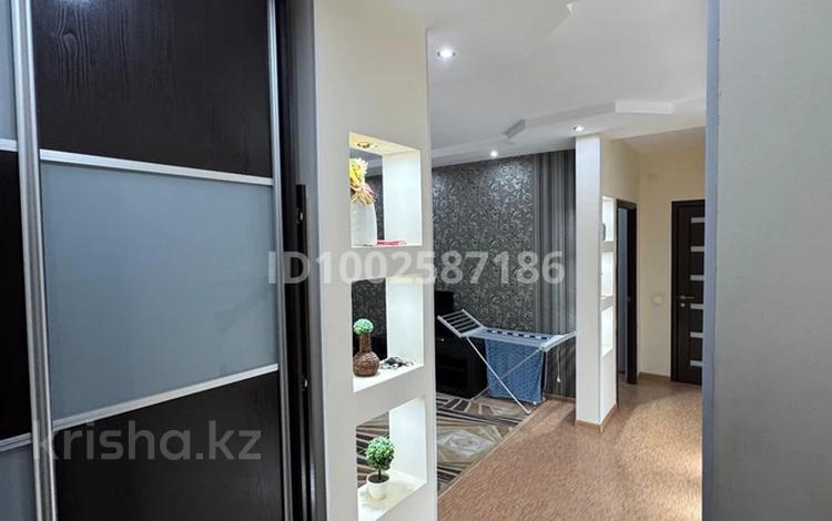 2-бөлмелі пәтер · 60 м² · 2/5 қабат, мкр Нурсая, Жумагалиева 52, бағасы: 200 000 ₸ в Атырау — фото 2