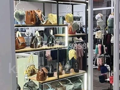 Киімдер дүкені/ Магазин одежды · 30 м², бағасы: 3.9 млн 〒 в Астане, Есильский р-н