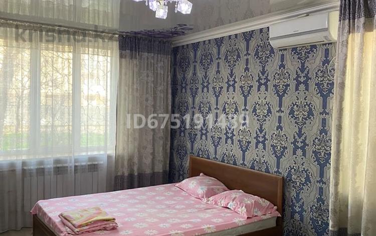 1-комнатная квартира · 60 м² · 1/4 этаж, Толе би 40 за 10 000 ₸ в Таразе — фото 2
