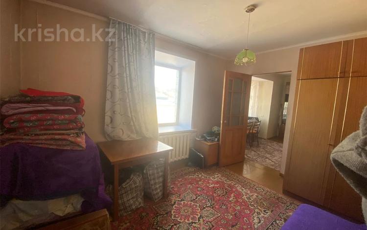 3-бөлмелі пәтер, 61 м², 2/9 қабат, мкр Юго-Восток, Гапеева 1, бағасы: 15 млн 〒 в Караганде, Казыбек би р-н — фото 4