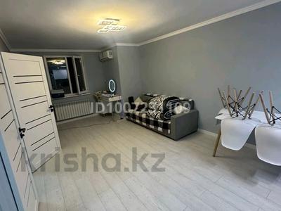 2-комнатная квартира · 42 м² · 5/5 этаж, мкр Кокжиек за 180 000 ₸ в Алматы, Жетысуский р-н