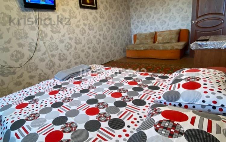 1-комнатная квартира, 40 м², 5/9 этаж посуточно, Чокина 34 за 7 000 〒 в Павлодаре — фото 18