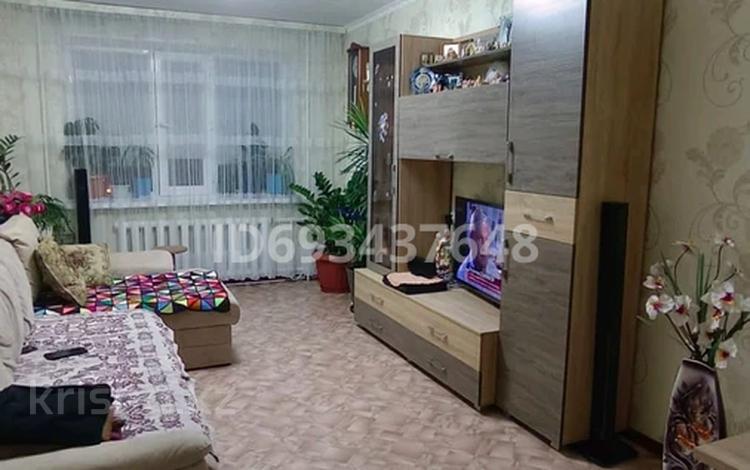 3-комнатная квартира, 65 м², 6/9 этаж, 70 квартал 3 за 15.5 млн 〒 в Темиртау — фото 2