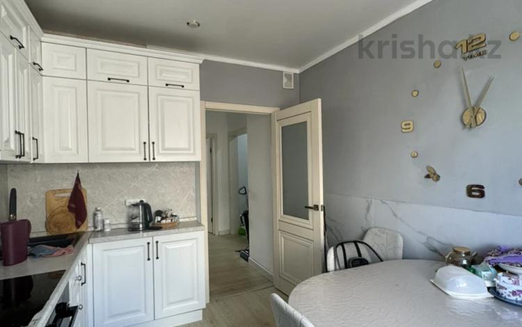 4-бөлмелі пәтер · 85 м² · 9/10 қабат, Степной 4 ш/а. 18, бағасы: 30 млн ₸ в Караганде, Казыбек би р-н — фото 2