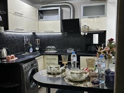 2-комнатная квартира · 55 м² · 2/5 этаж, Ауэззова 49 за 20 000 ₸ в Усть-Каменогорске