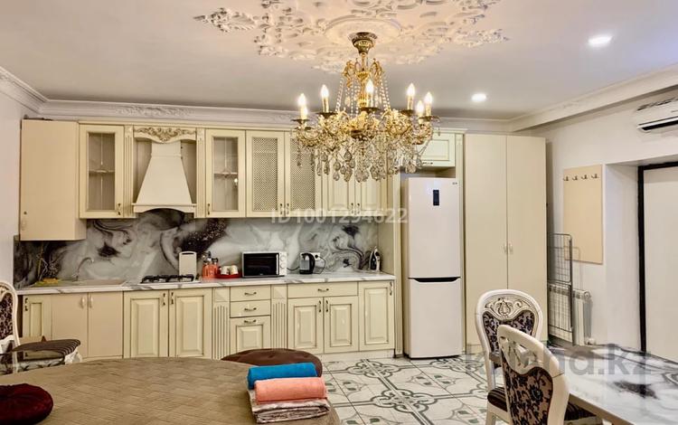 1-комнатная квартира · 50 м² · 1/2 этаж, Туркменская — ~Район Назарбаева-Жансугурова ул. Туркменская 15 Рядом Цум Арбат 2 остановки, Мега Парк на ул. Сейфуллина, Магнум, Комфорт, Метро «Райымбека», Зеленый базар, Пассаж, Воказал 2, от центра 2 остановки. за 250 000 〒 в Алматы, Жетысуский р-н — фото 2