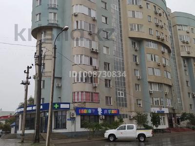 2-бөлмелі пәтер · 80 м² · 2/9 қабат, Жарбосынова 62 — Возле заправки Казмунайгаз, бағасы: 350 000 〒 в Атырау