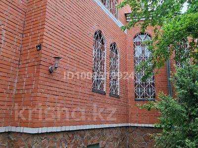 Отдельный дом · 5 комнат · 250 м² · 10 сот., Контрольная 110Б — Остановка. детский сад за 55 млн 〒 в Семее