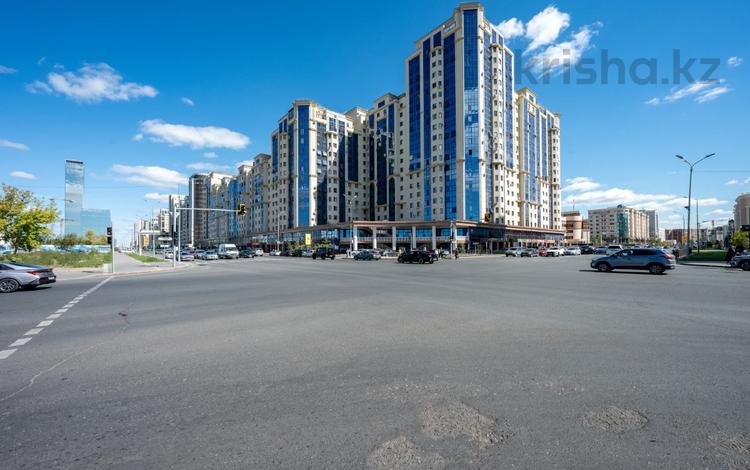 2-бөлмелі пәтер · 75.8 м² · 8/18 қабат, Туркестан 10, бағасы: 51 млн ₸ в Астане, Есильский р-н — фото 2