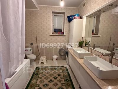 Отдельный дом · 4 комнаты · 240 м², мкр Оркен, Шореева 108 — Рядом с маг. Рамис за 500 000 〒 в Атырау