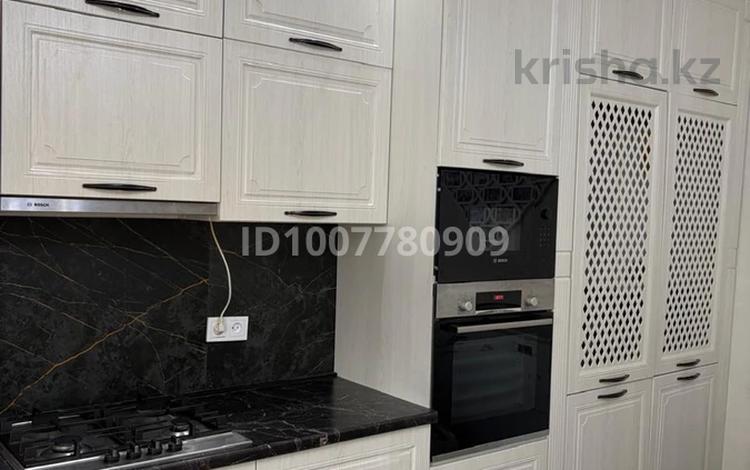 Отдельный дом · 6 комнат · 200 м² · 5 сот., мкр Шанхай, Рыскулова 193 — Вавилова за 65 млн 〒 в Актобе — фото 2