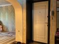 3-комнатная квартира · 57.6 м² · 2/5 этаж, мкр Михайловка , Аманжолова 45 — Магазин Школьник за 24 млн ₸ в Караганде, Казыбек би р-н