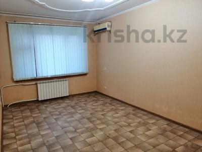 Продажа квартир в Актюбинской обл.: 3-комнатная квартира, 70 м², 5/5 этаж, мкр 8, жубановых 291\1 за 15.5 млн 〒 3-комнатная квартира, 70 м², 5/5 этаж, мкр 8, жубановых 291\1 за 15.5 млн 〒 в Актобе, мкр 8