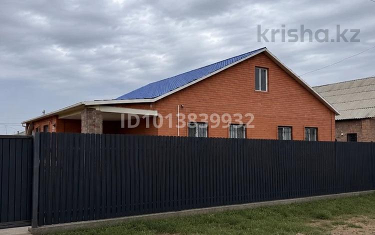 Үйдің бір бөлігі · 4 бөлме · 140 м² · 10 жүзд., Геолог -ш/а., Жумабека Ташенева 83, бағасы: 35 млн ₸ в Атырау, мкр Геолог — фото 3