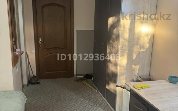 1 бөлме · 12 м² · 3/5 қабат, мкр Атырау, Қаныш Сатпаев 40 309 — Рядом Угаджи, бағасы: 50 000 ₸ — фото 2