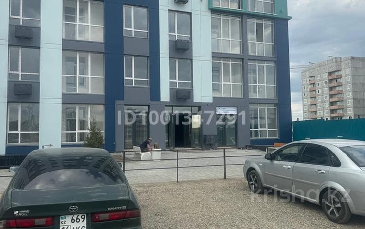 2-бөлмелі пәтер · 82.2 м² · 1/9 қабат, Ильяса Есенберлина 92, бағасы: 48 млн ₸ в Усть-Каменогорске, Ульбинский — фото 2