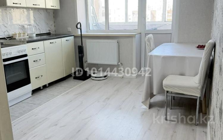 3-комнатная квартира · 80 м² · 4/5 этаж, Болекпаева 9 за 320 000 ₸ в Астане, Сарайшык р-н — фото 2