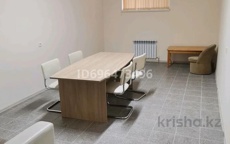 Свободное назначение, офисы, магазины и бутики, склады, салоны красоты, образование, конференц-залы, кабинеты и рабочие места · 20 м² за 70 000 〒 в Актау, 34-й мкр — фото 9