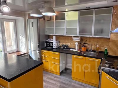 3-бөлмелі пәтер · 77 м² · 1/9 қабат, Набережная иртыша им.Е.П.Славского 46, бағасы: 500 000 〒 в Усть-Каменогорске