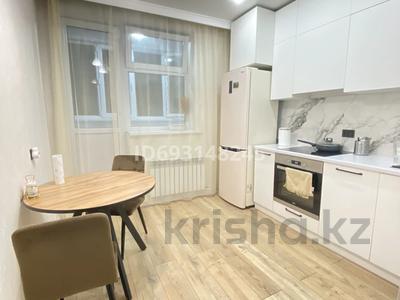 2-комнатная квартира, 90 м² помесячно, Максут Нарикбаев 8 за 250 000 〒 в Астане, Есильский р-н