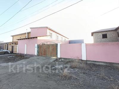 Продажа домов и дачи в Атырауской обл.: Отдельный дом · 3 комнаты · 211.2 м² · 7.9 сот., Мкр ардагер 42 за 38 млн 〒 Отдельный дом · 3 комнаты · 211.2 м² · 7.9 сот., Мкр ардагер 42 за 38 млн 〒 в Атырау