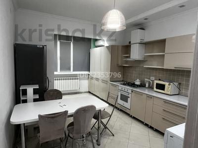 Аренда квартир в Актюбинской обл.: 2-комнатная квартира · 75 м² · 5/5 этаж, мкр. Алтын орда, Тауелсиздик 5/2 — Гипермаркет Дина за 180 000 〒 2-комнатная квартира · 75 м² · 5/5 этаж, мкр. Алтын орда, Тауелсиздик 5/2 — Гипермаркет Дина за 180 000 〒 в Актобе