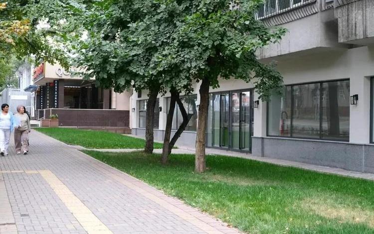Еркін, кеңселер, дүкендер мен бутиктер, қоймалар, сұлулық салондары, медорталықтар мен дәріханалар, білім орталықтары, ойын-сауық, конференц-залдар, кабинеттер және жұмыс орындары, студиялар · 169 м², бағасы: ~ 3 млн ₸ в Алматы, Алмалинский р-н — фото 2