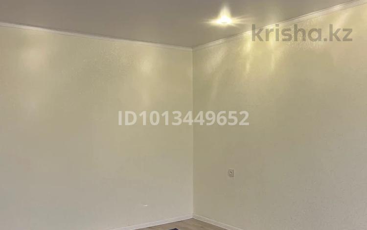 1-комнатная квартира · 38 м² · 3/5 этаж, мкр Кунаева 62 за 130 000 ₸ в Уральске — фото 2
