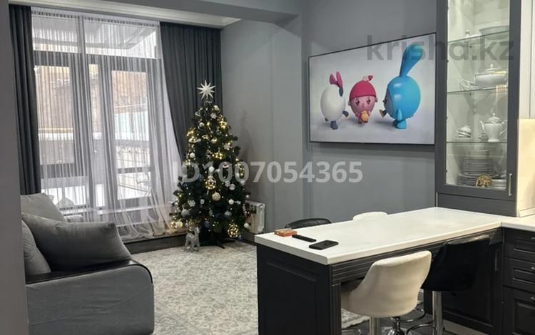 2-бөлмелі пәтер · 70 м² · 3/17 қабат, Ауэзова 5 — Толе Би Ауэзова, бағасы: 70 млн ₸ в Алматы, Алмалинский р-н — фото 2