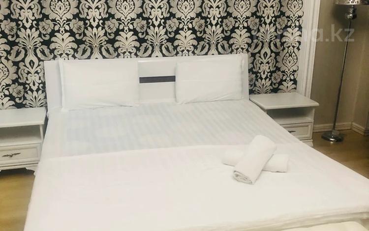 2-бөлмелі пәтер · 90 м² · 7/29 қабат, Самал-2 ш/а., Аль-фараби 7 — Козыбаева, бағасы: 25 000 ₸ в Алматы, Медеуский р-н — фото 2