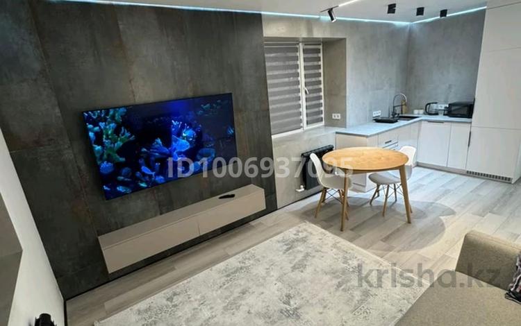 1-бөлмелі пәтер · 52 м² · 2/9 қабат, Ш. Косшигулова 121 — Квартира класса Люкс в центре города!, бағасы: 12 000 ₸ в Кокшетау — фото 2