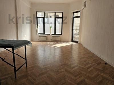 Медцентры и аптеки · 32 м² за 400 000 ₸ в Алматы, Медеуский р-н