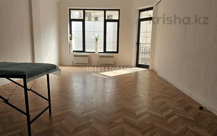 Медцентры и аптеки · 32 м² за 400 000 ₸ в Алматы, Медеуский р-н — фото 2