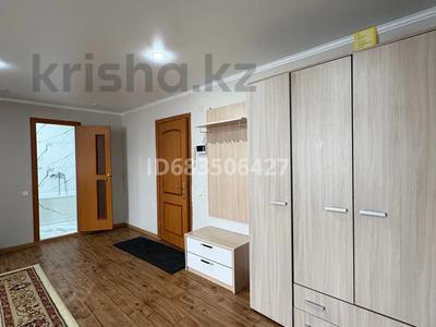 3-бөлмелі пәтер · 40 м² · 2/5 қабат, Абылайхана — Ломоносова, бағасы: 20 000 〒 в Щучинске