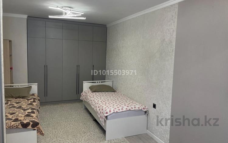 1-комнатная квартира · 50 м² · 4/5 этаж, Халиуллина 168 за 230 000 ₸ в Алматы, Медеуский р-н — фото 2