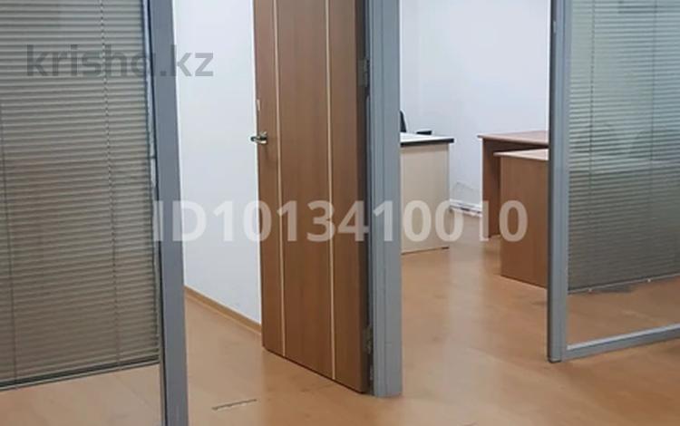Свободное назначение, офисы, салоны красоты, кабинеты и рабочие места · 65 м² за 470 000 ₸ в Астане, Есильский р-н — фото 2