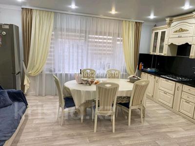 Отдельный дом • 4 комнаты • 200 м² • 10 сот., Есенжанова 154 за 47 млн 〒 в Уральске