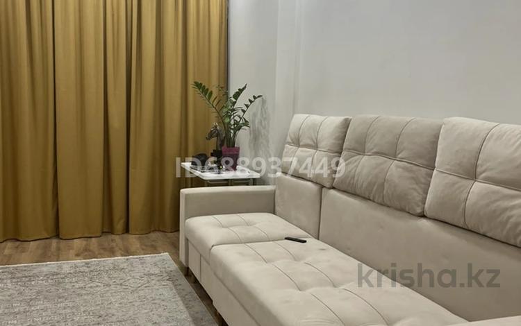 4-комнатная квартира, 120 м², 15/18 этаж, Асфендиярова 3 — Айтеке би