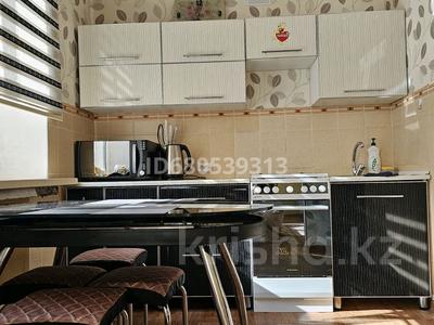 2-комнатная квартира · 45 м² · 1/4 этаж, Агыбай Батыра — Угол Абая, рядом ДК, Набережная за 11 000 ₸ в Балхаше